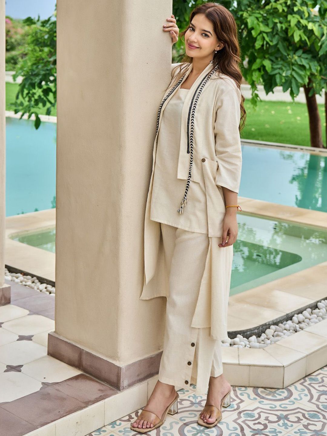 Embellished Round Neck Tunic & Trousers With Shrug Co-Ords - Image 3